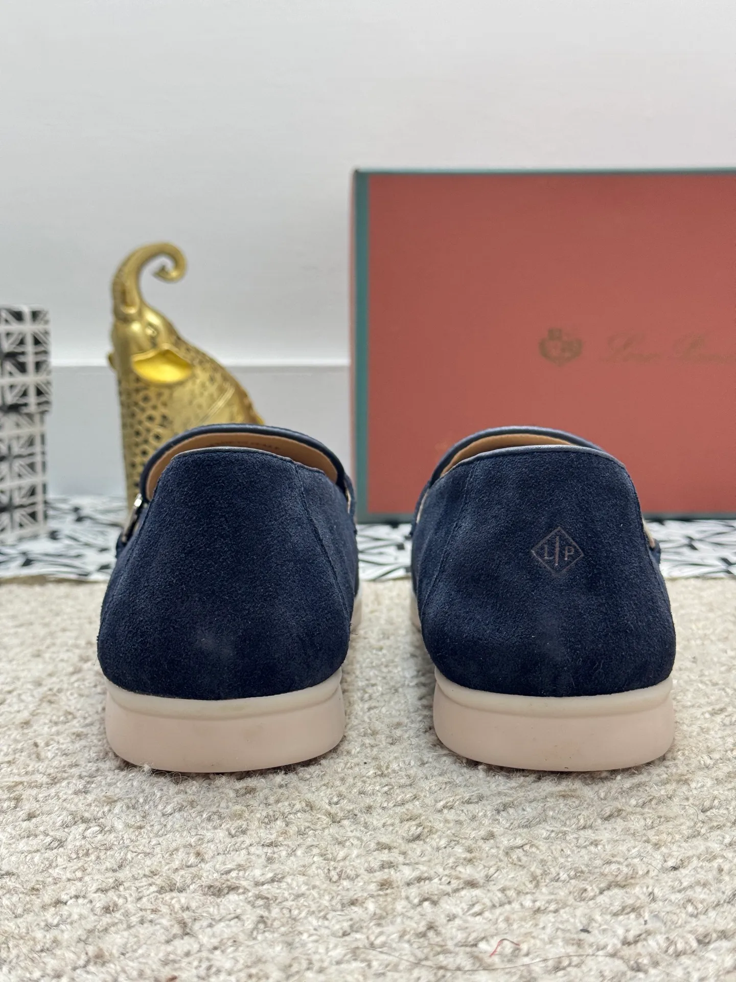Men's men's shoes 💰380 [New model] 🍓🍓Loro Piana - LP couple model. The new moccasins are made of water-repellent treated suede uppers with rubber soles, a classic. The complex craftsmanship and meticulous structure make the shoes light and soft, allowing you to walk comfortably and freely. Perfect for wearing at the beach or out in the water during the summer. Size: 35-44 (45 customized MH)